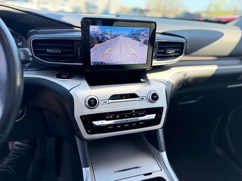 Used 2023 Ford Explorer XLT w/ Equipment Group 202A AWD/4WD image 14