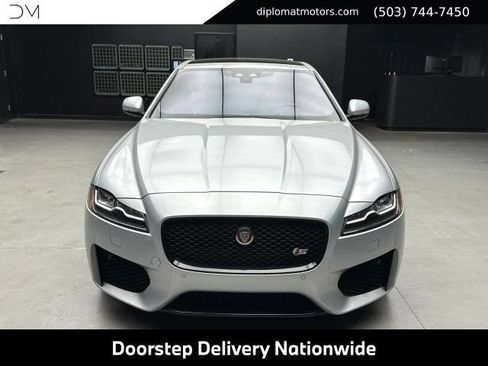 Used 2018 Jaguar XF S RWD image 11