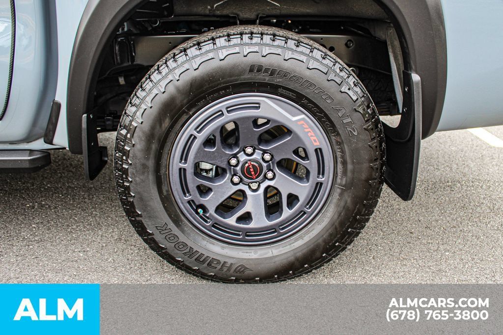 Used 2025 Nissan Frontier PRO-4X AWD/4WD image 16