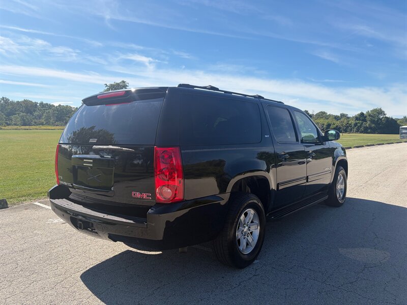 Used 2011 GMC Yukon XL SLT w/ SLT-2 Equipment Package AWD/4WD image 5