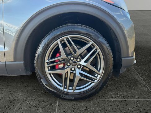 Used 2025 Ford Explorer ST-Line w/ ST-Line Street Pack image 9