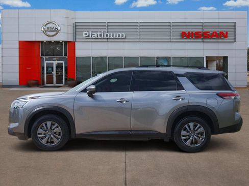 Used 2023 Nissan Pathfinder SV FWD image 3