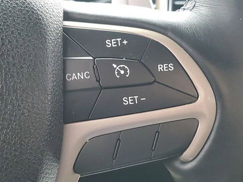 Used 2016 Jeep Grand Cherokee Laredo 75th Anniversary image 14