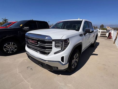Used 2025 GMC Sierra 1500 SLT RWD image 3