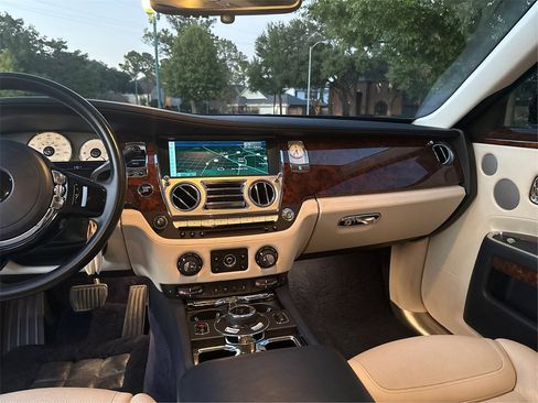 Used 2015 Rolls-Royce Ghost image 35