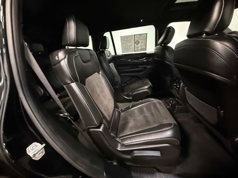 Used 2023 Jeep Grand Cherokee L Laredo image 15