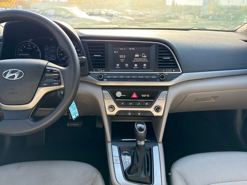 Used 2017 Hyundai Elantra SE image 17