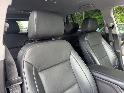 Used 2023 GMC Acadia SLT FWD image 26