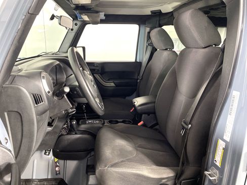 Used 2015 Jeep Wrangler Unlimited Sport image 11