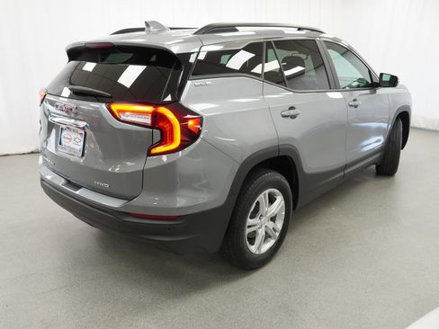 Used 2024 GMC Terrain SLE w/ Driver Convenience Package AWD/4WD image 3