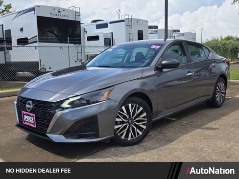 Used 2025 Nissan Altima 2.5 SV FWD image 1