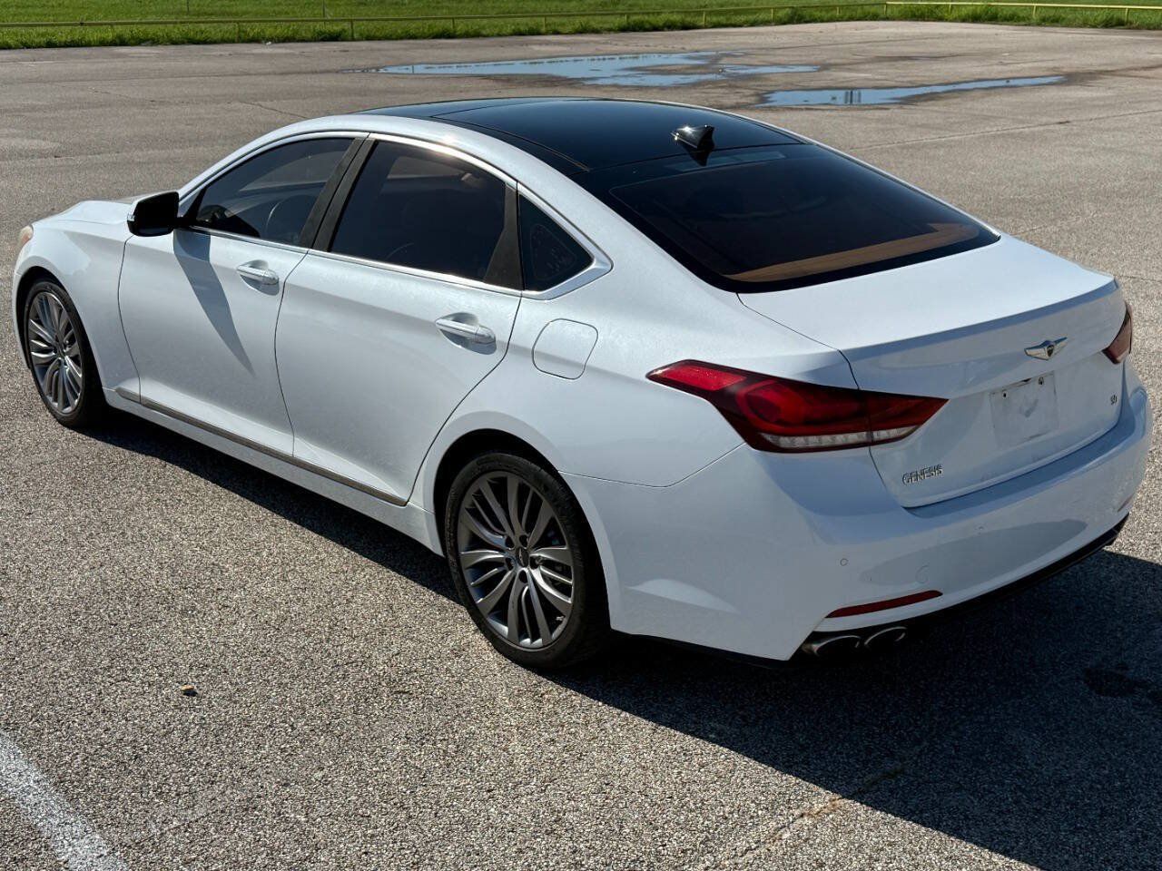 Used 2015 Hyundai Genesis 5.0 RWD image 2