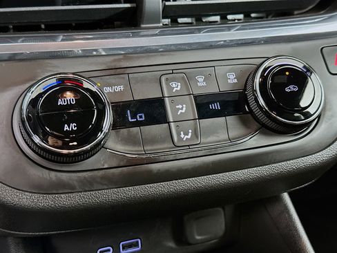 Used 2025 Buick Envista Preferred FWD image 23