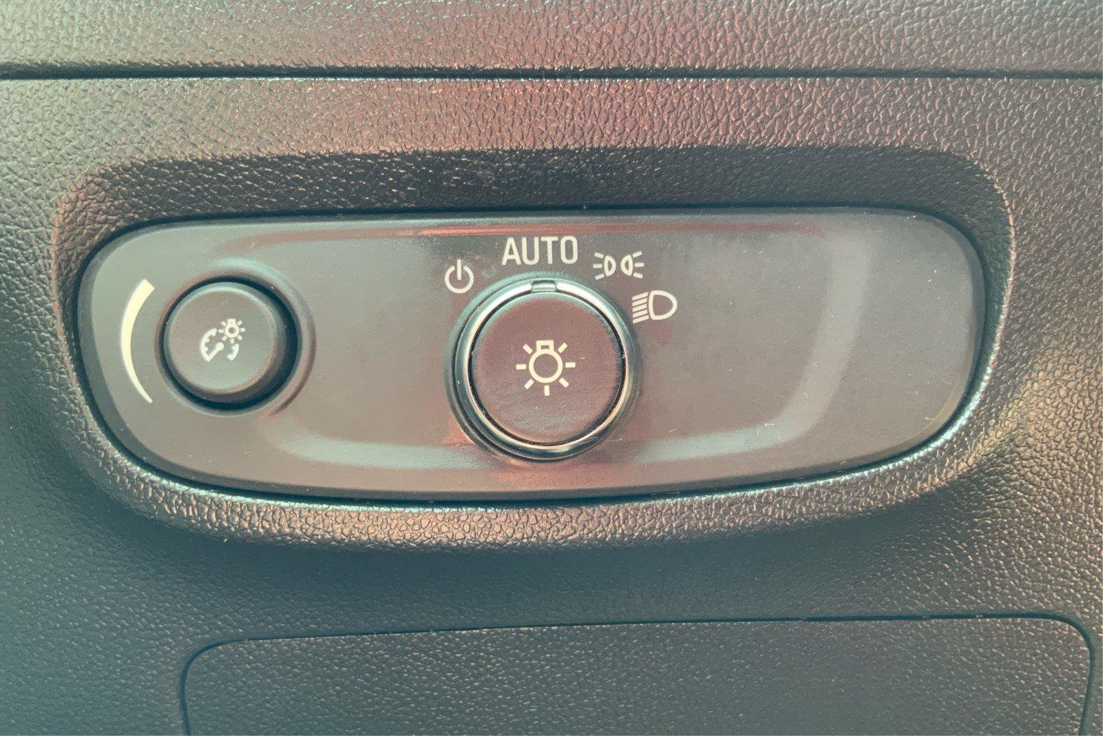 Used 2024 Buick Encore GX Sport Touring AWD/4WD image 17