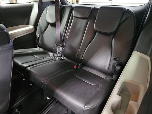 Used 2024 Kia Carnival LX image 13