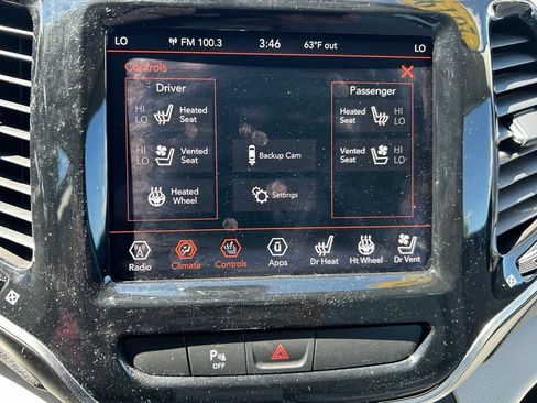 Used 2019 Jeep Cherokee Limited w/ Luxury Group AWD/4WD image 26
