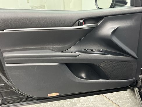 Used 2019 Toyota Camry SE image 6