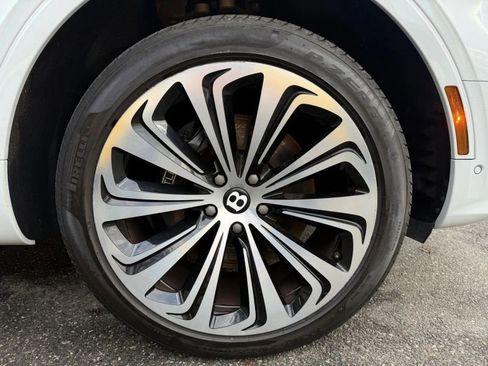 Used 2021 Bentley Bentayga w/ First Edition Specification image 24