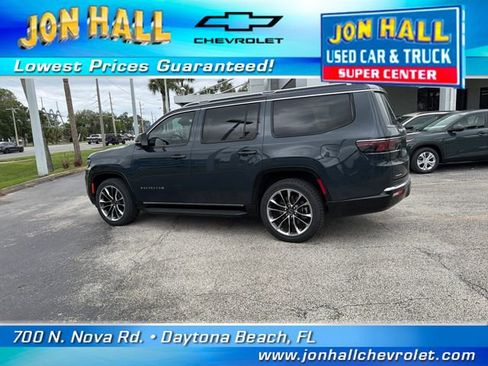 Used 2023 Jeep Wagoneer Series II w/ Premium Group I AWD/4WD image 7
