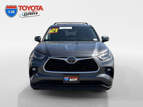 Certified 2021 Toyota Highlander LE FWD image 8