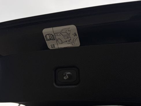 Used 2020 Lincoln Nautilus Reserve w/ Equipment Group 202A image 10