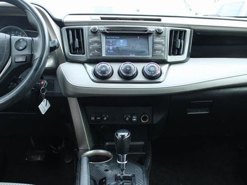 Used 2015 Toyota RAV4 LE image 17