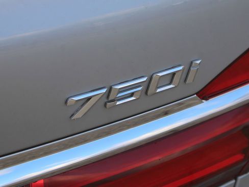 Used 2018 BMW 750i xDrive image 52