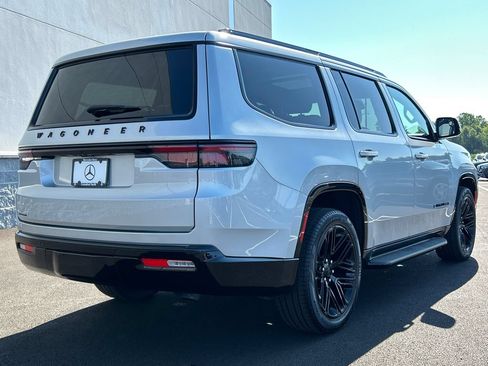 Used 2023 Jeep Wagoneer Series II AWD/4WD image 9