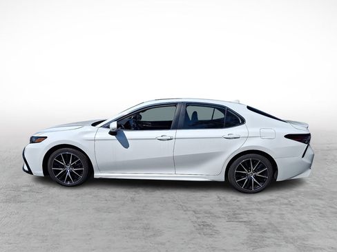 Used 2024 Toyota Camry SE FWD image 2