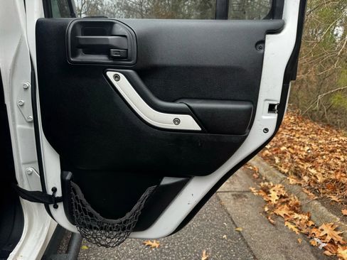 Used 2012 Jeep Wrangler Unlimited Sport image 12