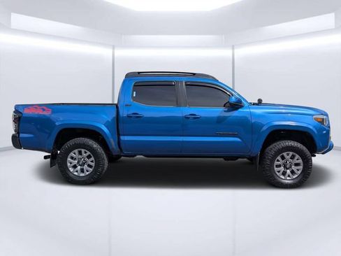 Used 2016 Toyota Tacoma SR5 w/ SR5 Appearance Package (SN) AWD/4WD image 2