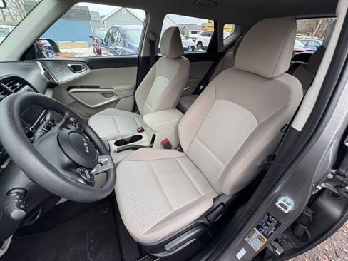 Used 2025 Kia Soul LX w/ LX Technology Package image 33