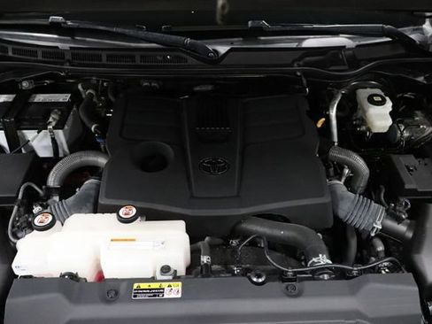 Used 2024 Toyota Tundra Limited w/ Power Package AWD/4WD image 27