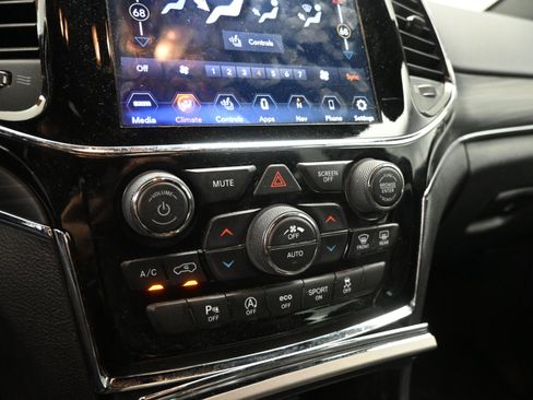 Used 2020 Jeep Grand Cherokee Limited w/ Luxury Group II image 14