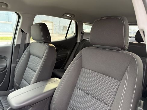 Used 2023 GMC Terrain SLE image 32