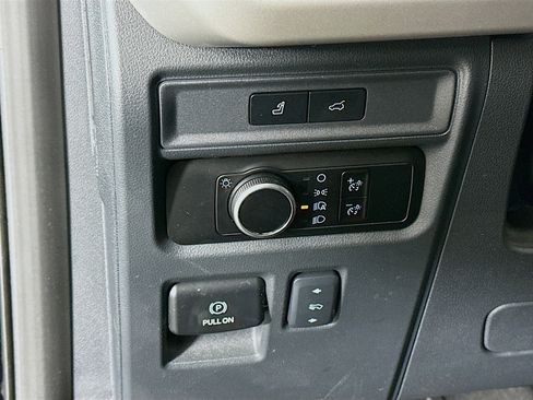 Used 2024 Ford Expedition Max XLT image 17