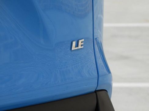 Used 2021 Toyota RAV4 LE image 9