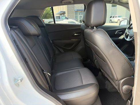 Used 2017 Chevrolet Trax LT w/ LT Convenience Package AWD/4WD image 27