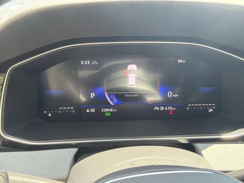 Used 2025 Volkswagen Jetta SE FWD image 2