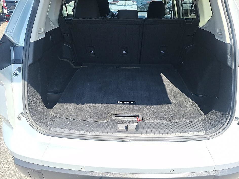 Certified 2025 Nissan Rogue SV AWD/4WD image 23