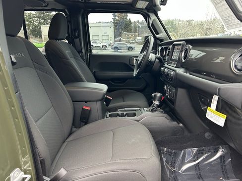 Used 2023 Jeep Wrangler Sahara image 16