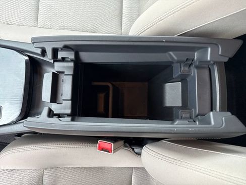 Used 2025 Nissan Rogue SV FWD image 25