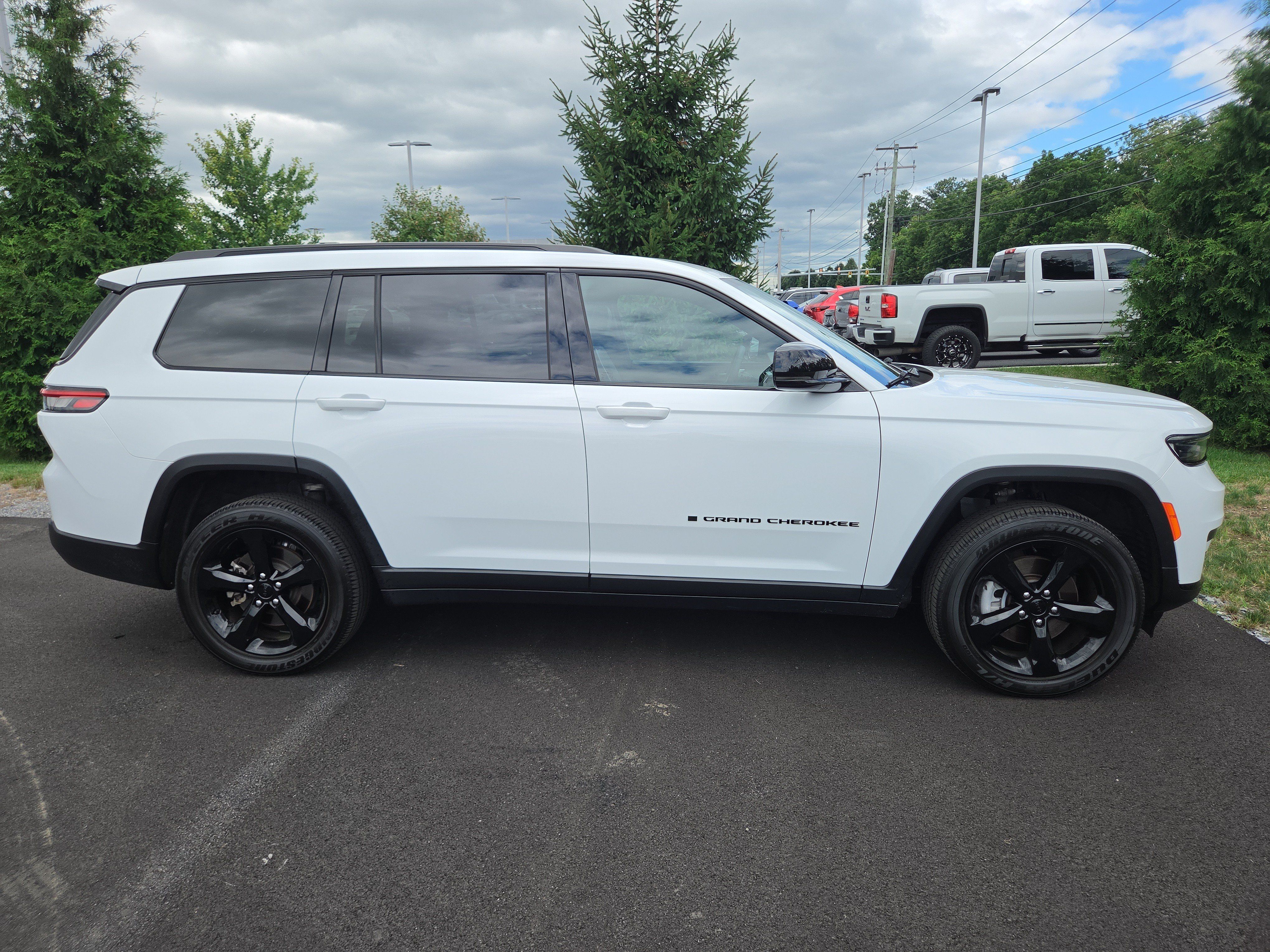 Used 2023 Jeep Grand Cherokee L Laredo AWD/4WD image 18