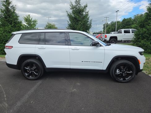 Used 2023 Jeep Grand Cherokee L Laredo AWD/4WD image 18