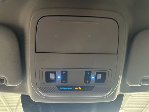 Used 2023 Ford Explorer XLT w/ Equipment Group 202A image 39