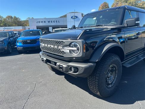 New 2025 Ford Bronco Badlands image 10