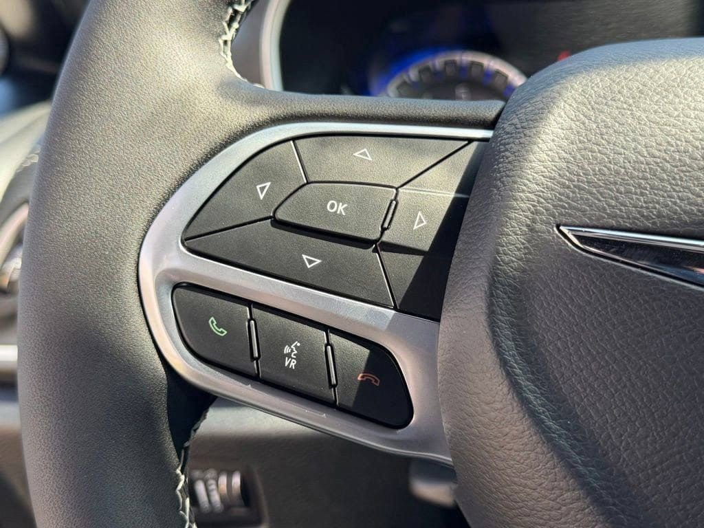 New 2026 Chrysler Pacifica Select FWD image 18