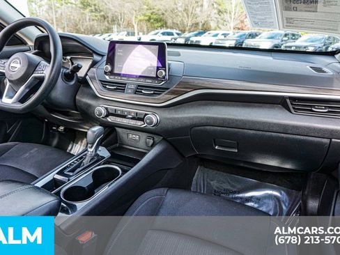 Used 2024 Nissan Altima 2.5 SV FWD image 24