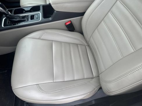 Used 2019 Ford Escape SEL FWD image 5