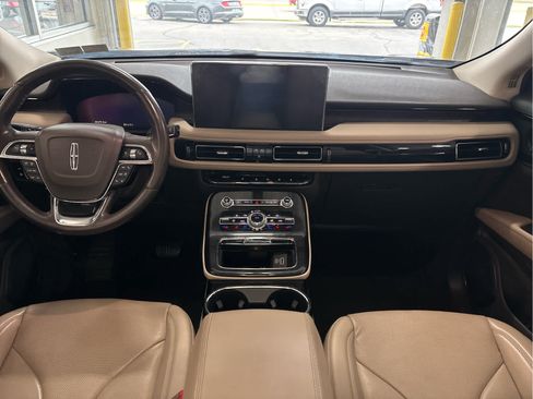Used 2022 Lincoln Nautilus Reserve w/ Luxury Package AWD/4WD image 10